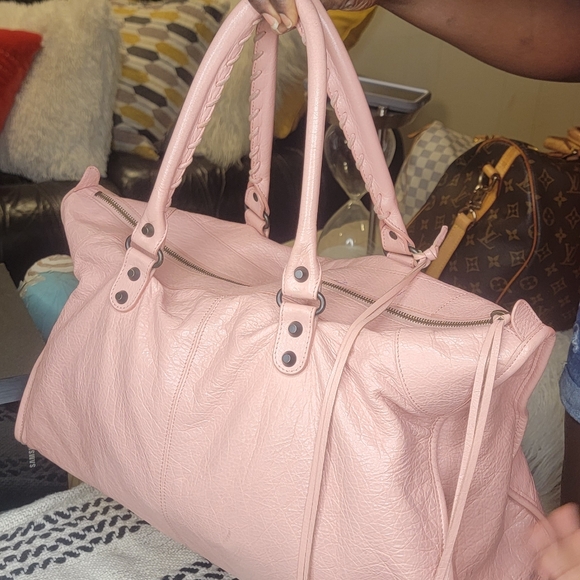 Selling a pre-owned authentic Balenciaga handbag in a very good condition - Picture 12 of 16